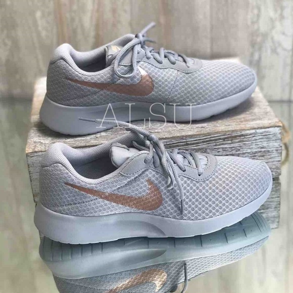 nike tanjun wolf grey womens
